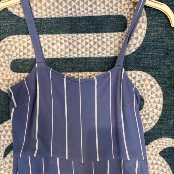 Blue and white Gap women’s jumpsuit - Picture 2 of 7
